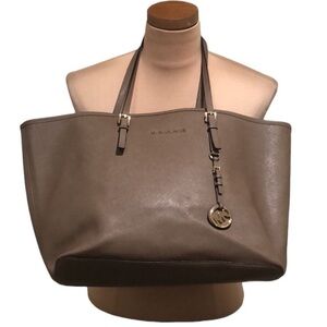 MICHAEL MICHAEL KORS
Large Saffiano Leather Tote Bag Cinder Taupe Brown